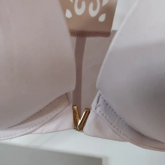 ✨🖤 Victoria’s Secret Racerback Push-Up Bra | Sleek Lift, Luxe Lace 💫size 34D - Picture 6 of 8